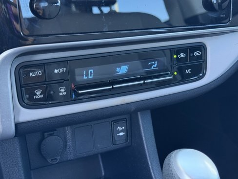 Used 2018 Toyota Corolla L image 16