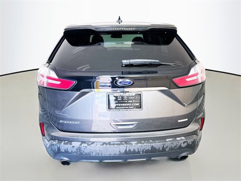 Used 2019 Ford Edge SE image 6