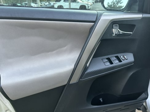 Used 2015 Toyota RAV4 XLE image 17