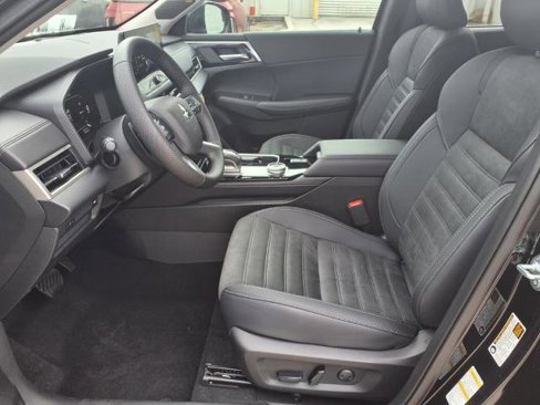 New 2025 Mitsubishi Outlander SE image 13