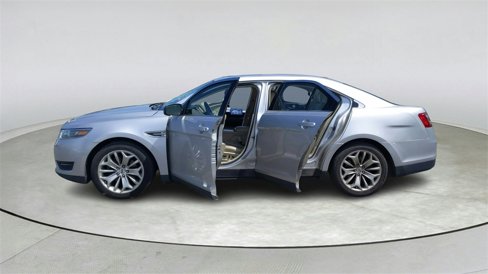 Used 2018 Ford Taurus Limited image 11