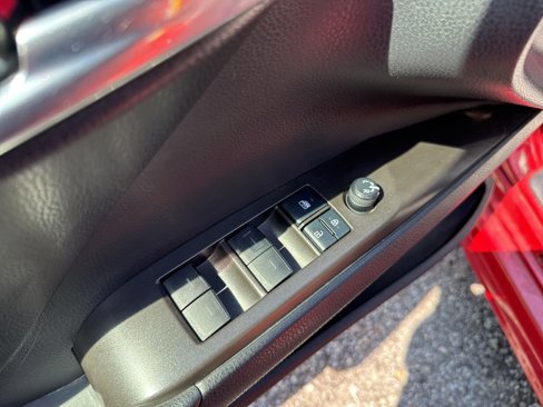 Used 2021 Toyota Camry SE image 12