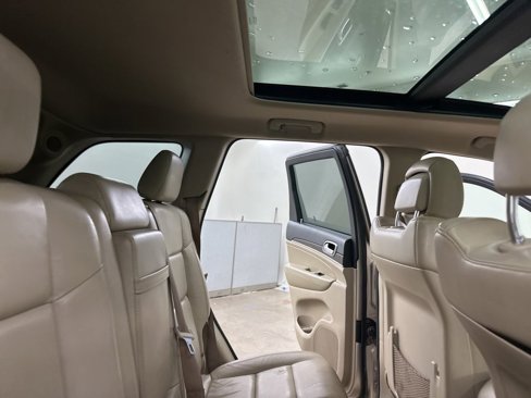 Used 2015 Jeep Grand Cherokee Limited w/ Luxury Group II image 23