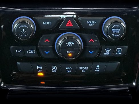 Used 2020 Jeep Grand Cherokee Altitude image 15