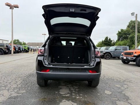 New 2025 Jeep Compass Limited image 11