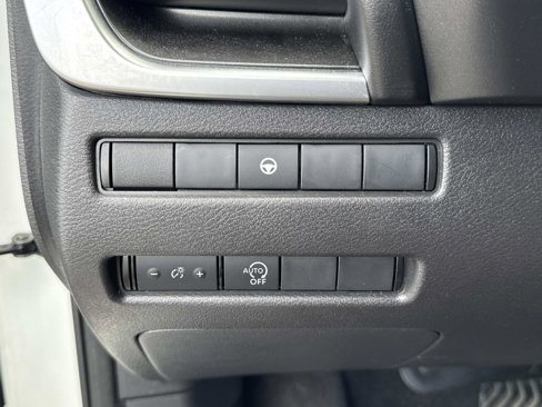 Used 2023 Nissan Rogue SV image 27