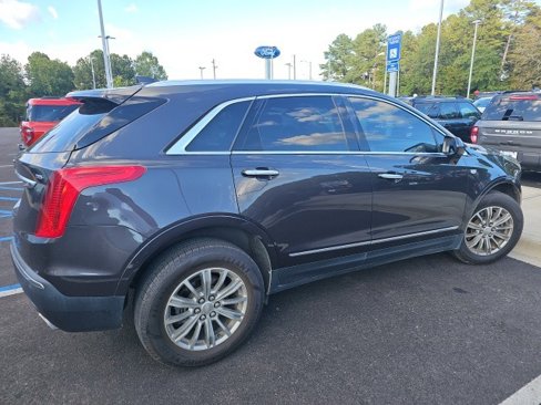 Used 2017 Cadillac XT5 Luxury image 3