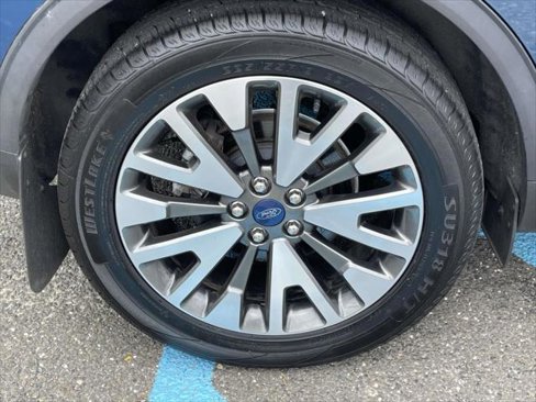 Used 2020 Ford Escape Titanium image 9