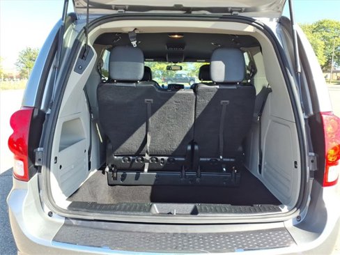 Used 2017 Dodge Grand Caravan SXT image 9