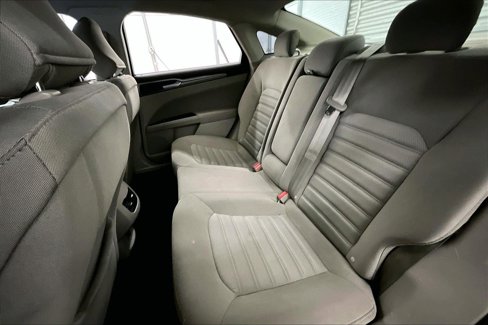 Used 2017 Ford Fusion SE w/ Fusion SE Technology Package image 26