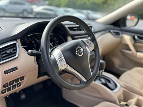 Used 2016 Nissan Rogue S image 11