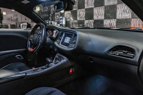 Used 2015 Dodge Challenger SXT image 10