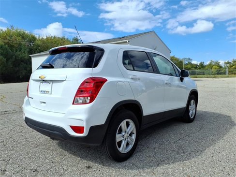 Used 2022 Chevrolet Trax LS w/ Tint and Cruise Package image 7