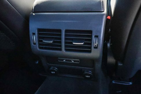Used 2018 Jaguar XF S image 18