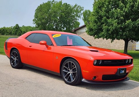 Used 2016 Dodge Challenger R/T Scat Pack w/ Leather Interior Group image 2