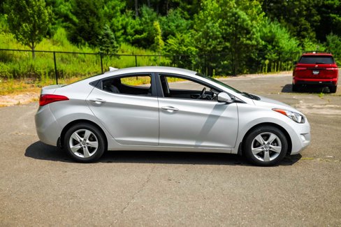 Used 2013 Hyundai Elantra GLS w/ Preferred Pkg image 2