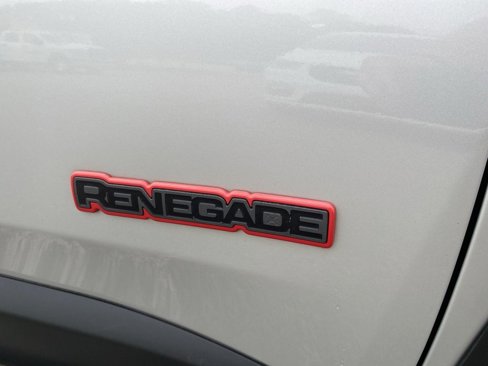 Certified 2016 Jeep Renegade Trailhawk image 9