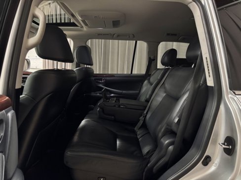 Used 2011 Lexus LX 570 4WD image 31