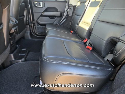 Used 2018 Jeep Wrangler Unlimited Sahara image 12