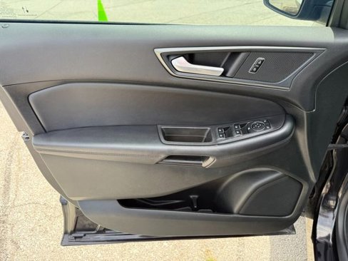 Used 2023 Ford Edge SE w/ Black Appearance Package image 17
