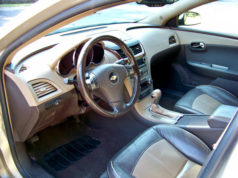 Used 2009 Chevrolet Malibu LTZ image 12