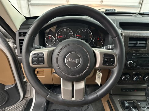Used 2012 Jeep Liberty Limited image 16