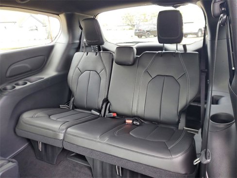 New 2025 Chrysler Pacifica Select image 9