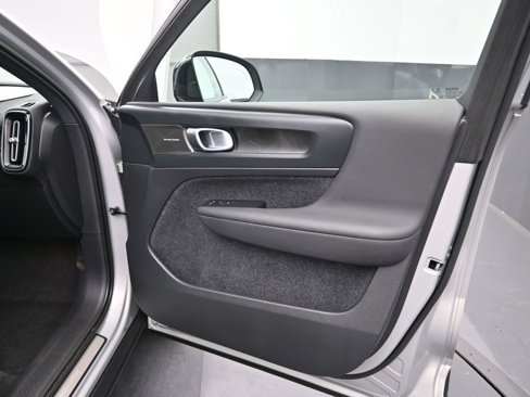 Certified 2023 Volvo XC40 Recharge Ultimate image 38