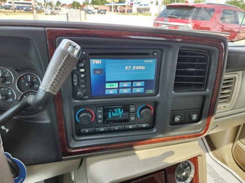 Used 2005 Cadillac Escalade EXT image 9