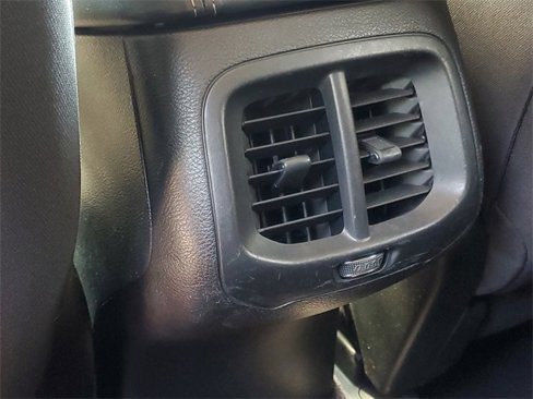 Used 2018 Jeep Cherokee Latitude w/ Safety Group image 28