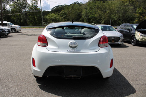 Used 2013 Hyundai Veloster w/ Style Pkg image 10