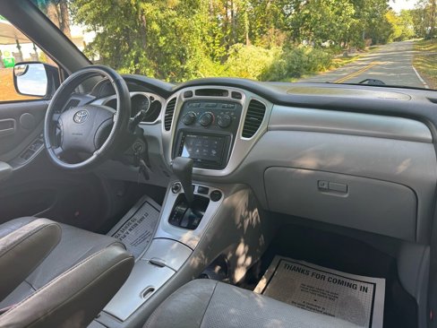 Used 2005 Toyota Highlander V6 image 26