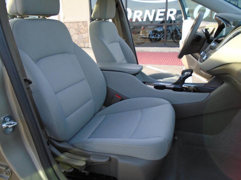 Used 2022 Chevrolet Malibu LT image 12