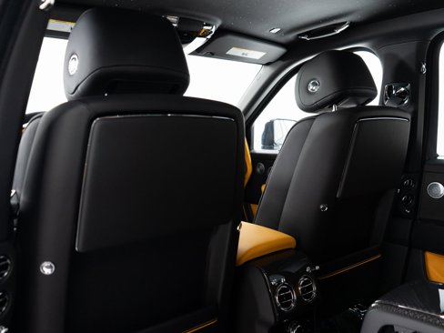 New 2025 Rolls-Royce Cullinan Black Badge image 24