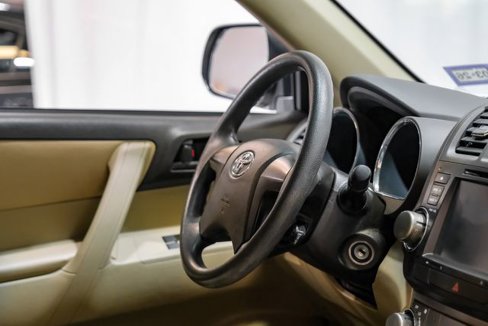 Used 2010 Toyota Highlander 2WD image 25