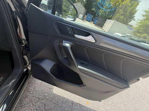 Certified 2022 Volkswagen Tiguan SE image 31