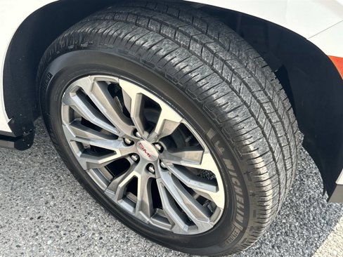 Used 2021 GMC Yukon Denali w/ Denali Premium Package image 5