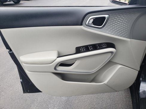 Used 2020 Kia Soul LX image 13