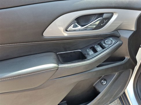Used 2018 Chevrolet Traverse LT image 10