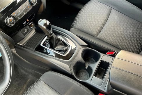 Used 2018 Nissan Rogue S image 17