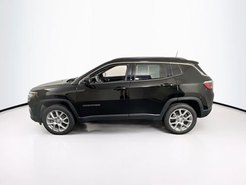 Used 2023 Jeep Compass Latitude image 8