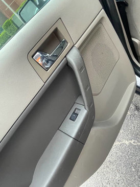 Used 2010 Ford Focus SES image 10