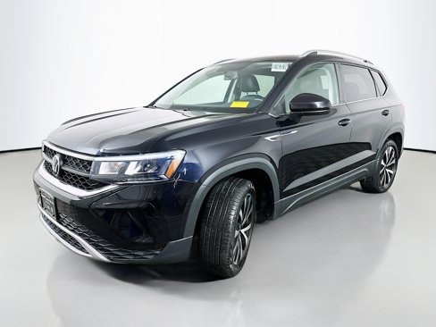 Used 2022 Volkswagen Taos SE image 3