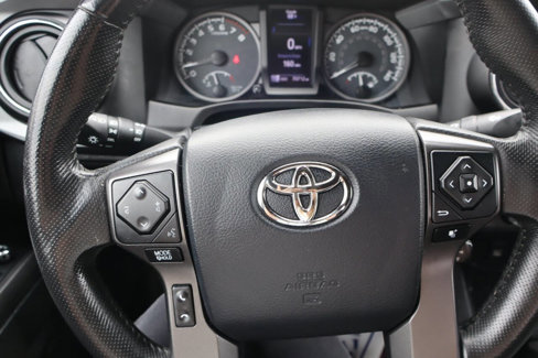 Used 2017 Toyota Tacoma TRD Off-Road image 18