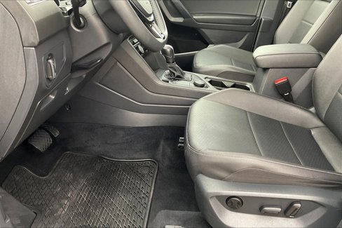 Used 2021 Volkswagen Tiguan SE w/ Panoramic Sunroof Package image 16