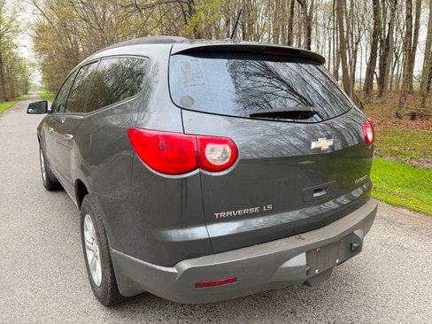 Used 2009 Chevrolet Traverse LS image 3