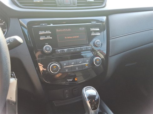 Used 2017 Nissan Rogue S image 28