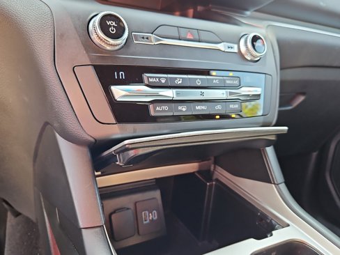 Used 2020 Ford Explorer XLT image 23