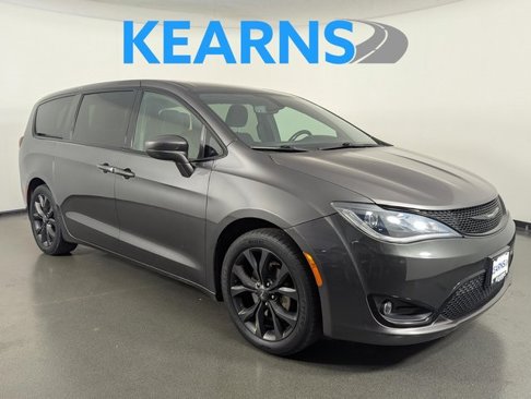 Used 2020 Chrysler Pacifica Touring w/ S Appearance Package image 1