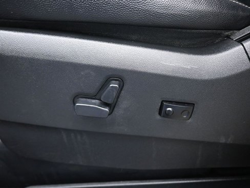 Used 2015 Chrysler Town & Country Touring-L w/ Driver Convenience Group image 12